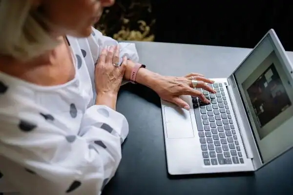 Image of woman attending online mediation Hemel Hempstead services from Barker Mediation